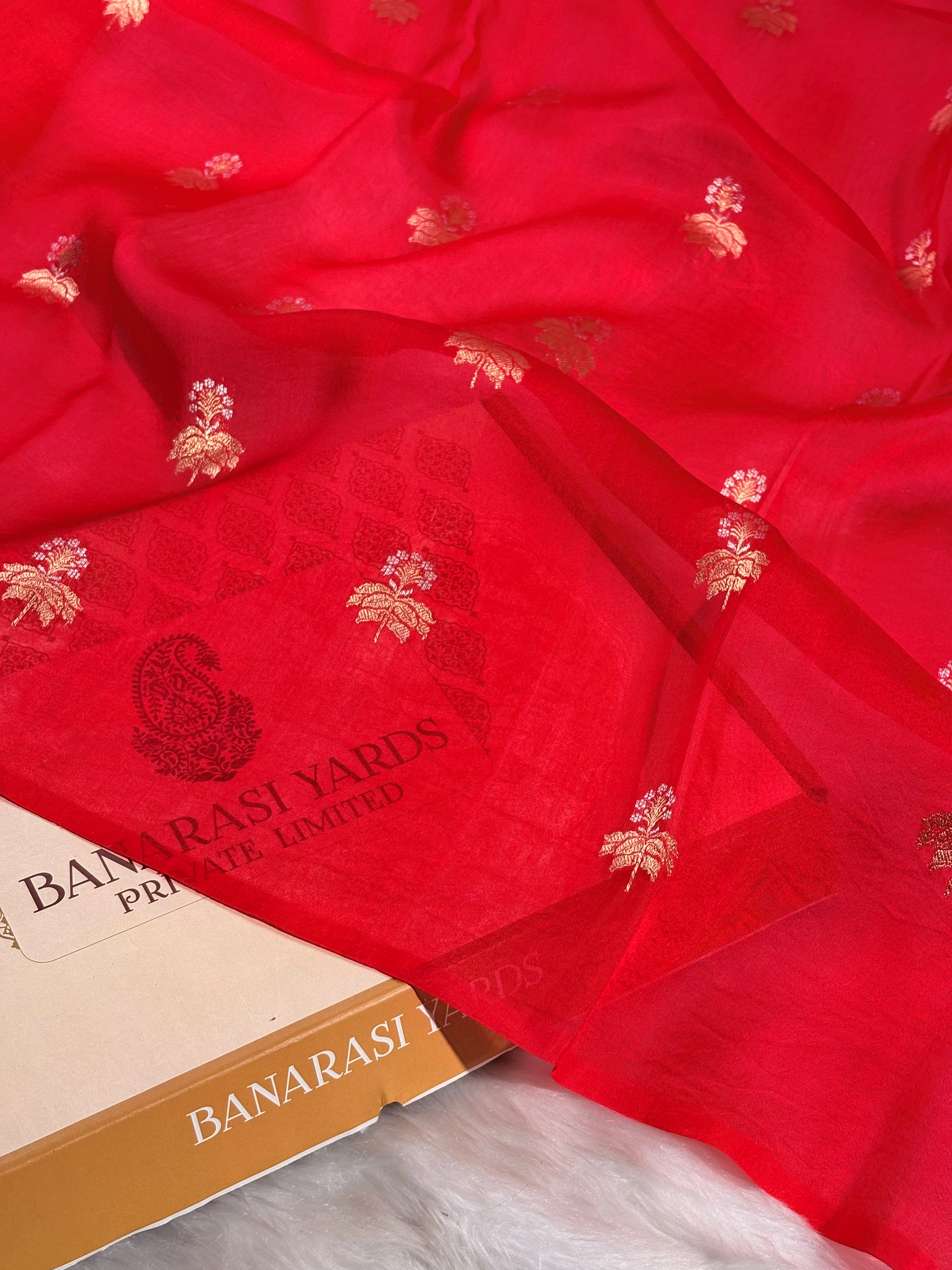 A masterpiece of ethereal elegance, this Pure Kora Organza Alfi Handloom Banarasi Saree merges timeless weaving traditions with contemporary sophistication. Crafted on traditional looms in Varanasi,
