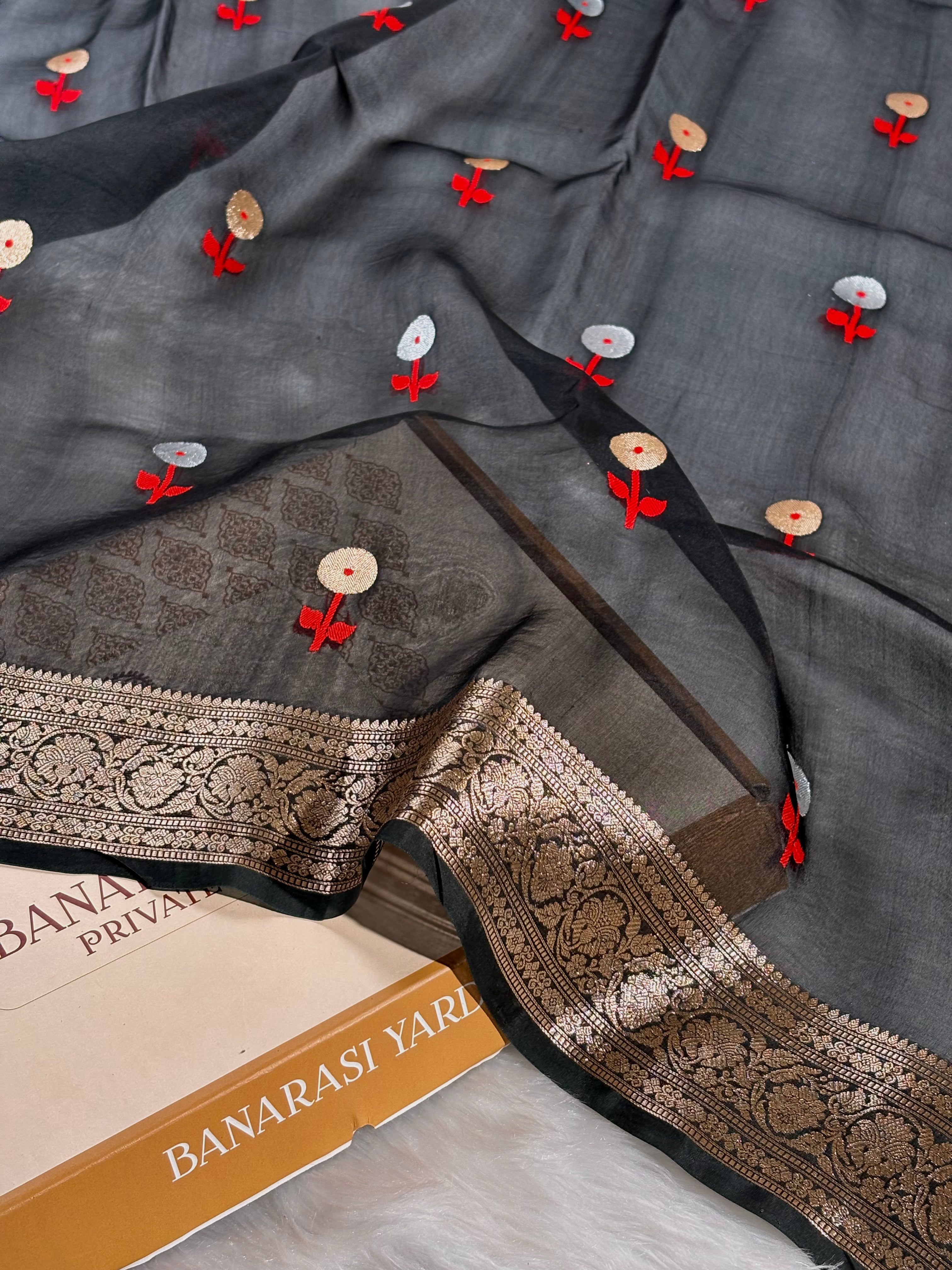 Handwoven on traditional looms in Varanasi, this Pure Kora Organza Alfi Banarasi saree combines delicate lightweight organza with intricate zari and silk thread detailing.