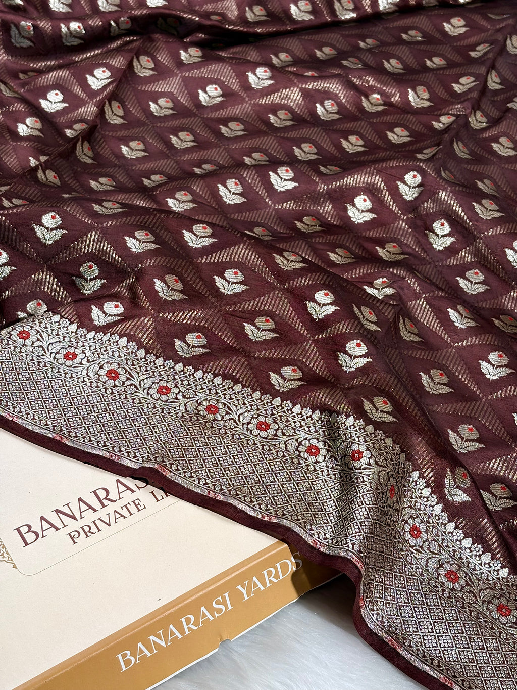 This Pure Katan Silk Alfi Banarasi saree exemplifies generations of meticulous craftsmanship. 