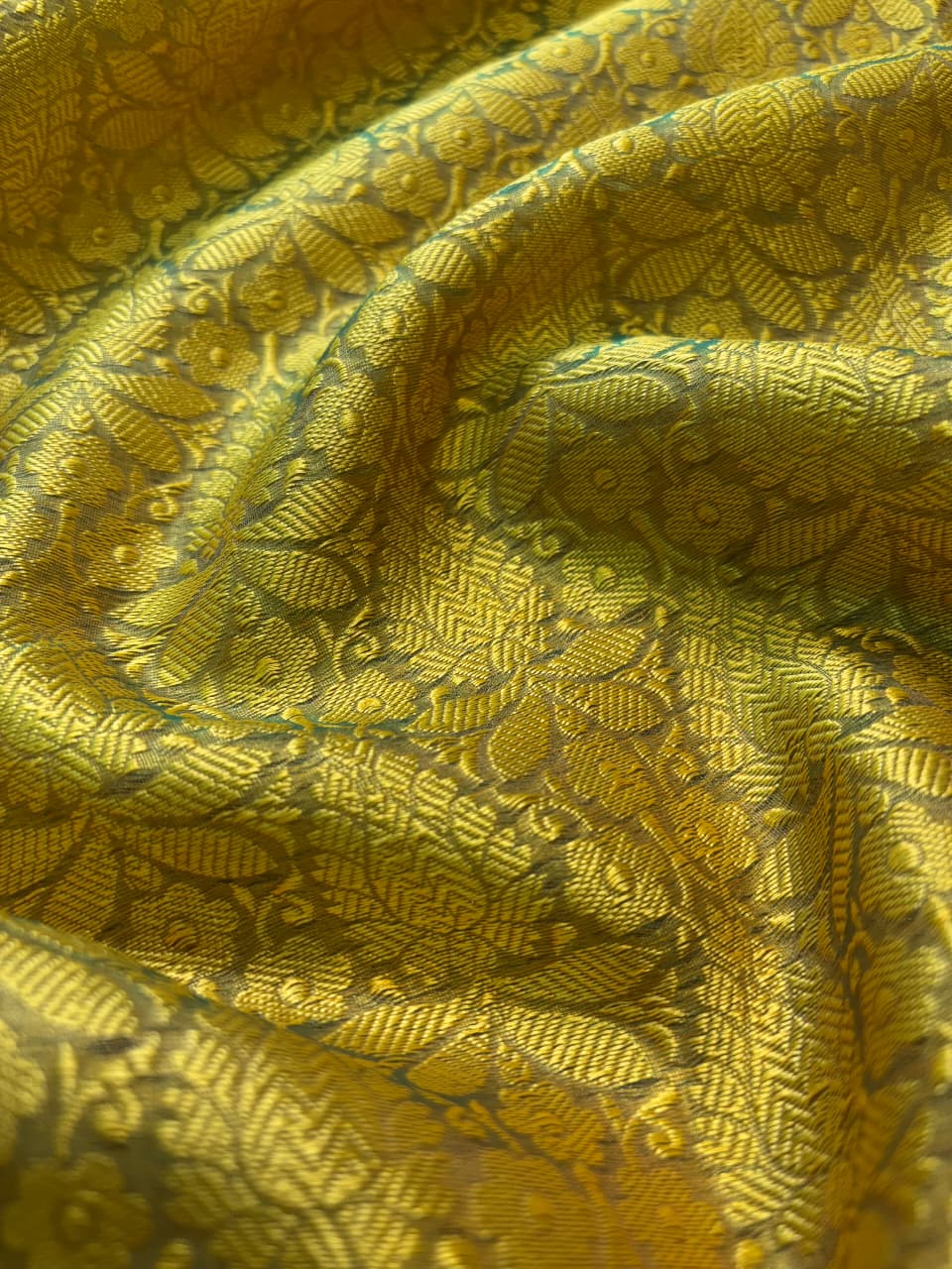 Contrast Banarasi Fancy Katan Tanchui Silk Saree