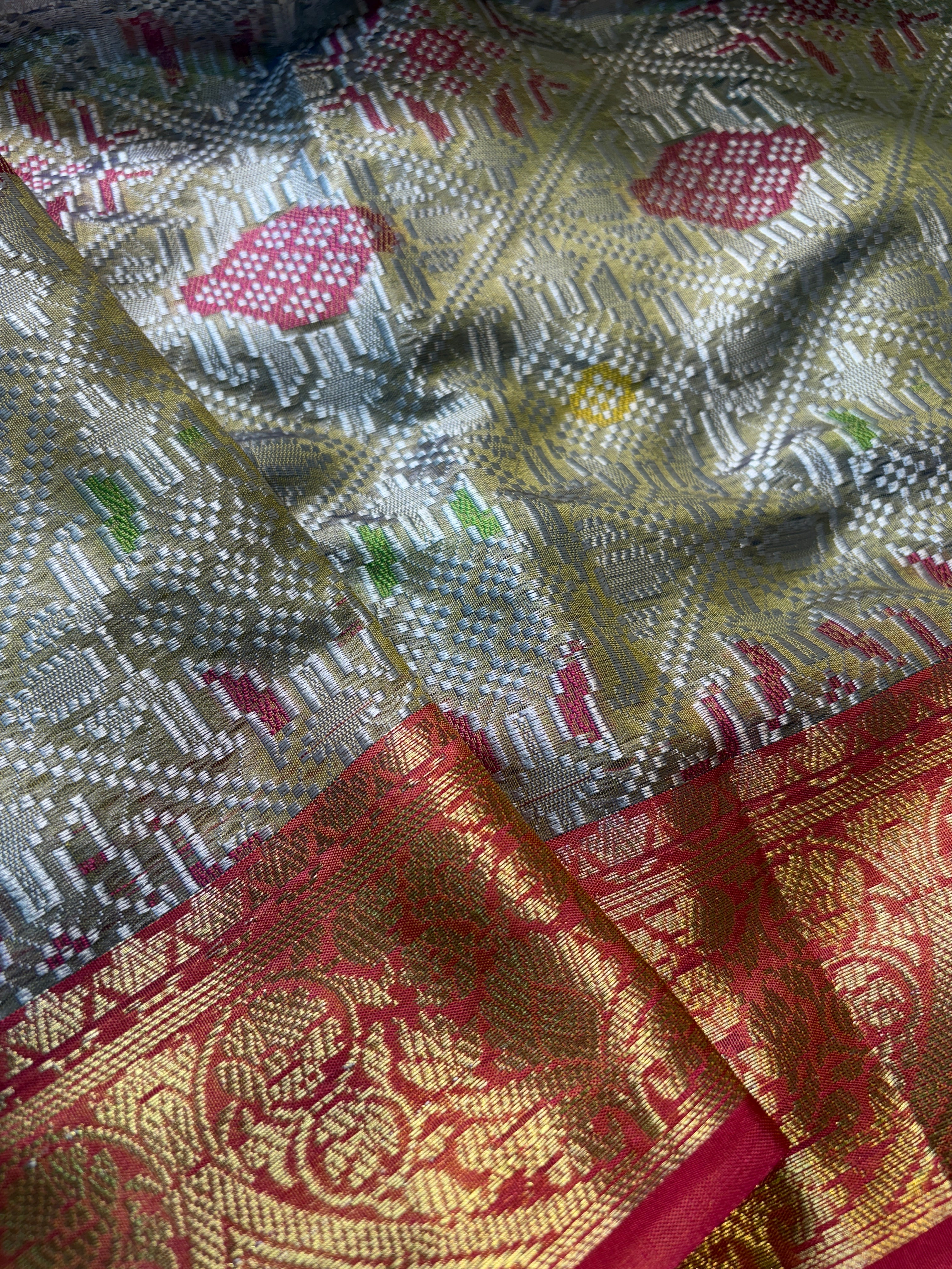 Contrast Banarasi Fancy Mesrise Meena Silk Saree