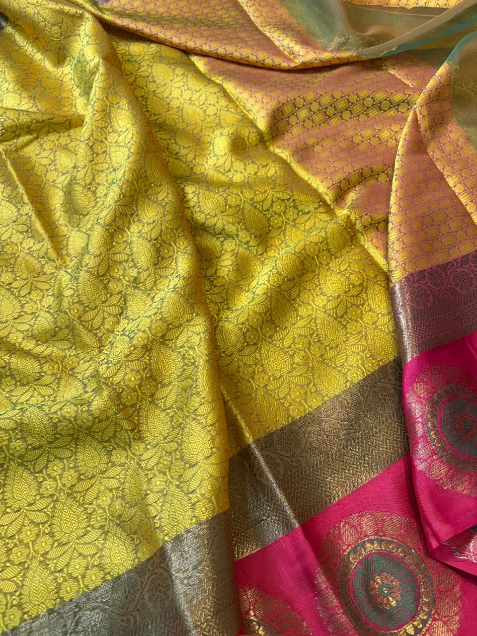 Contrast Banarasi Fancy Katan Tanchui Silk Saree