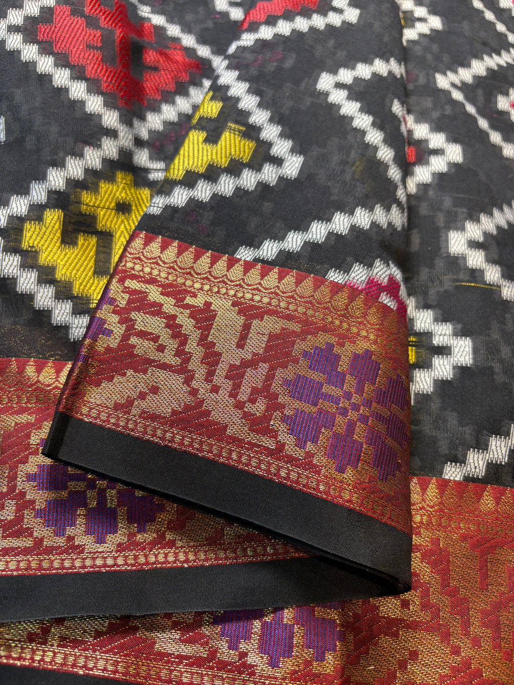 Contrast Banarasi Fancy Mesrise Meena Silk Saree