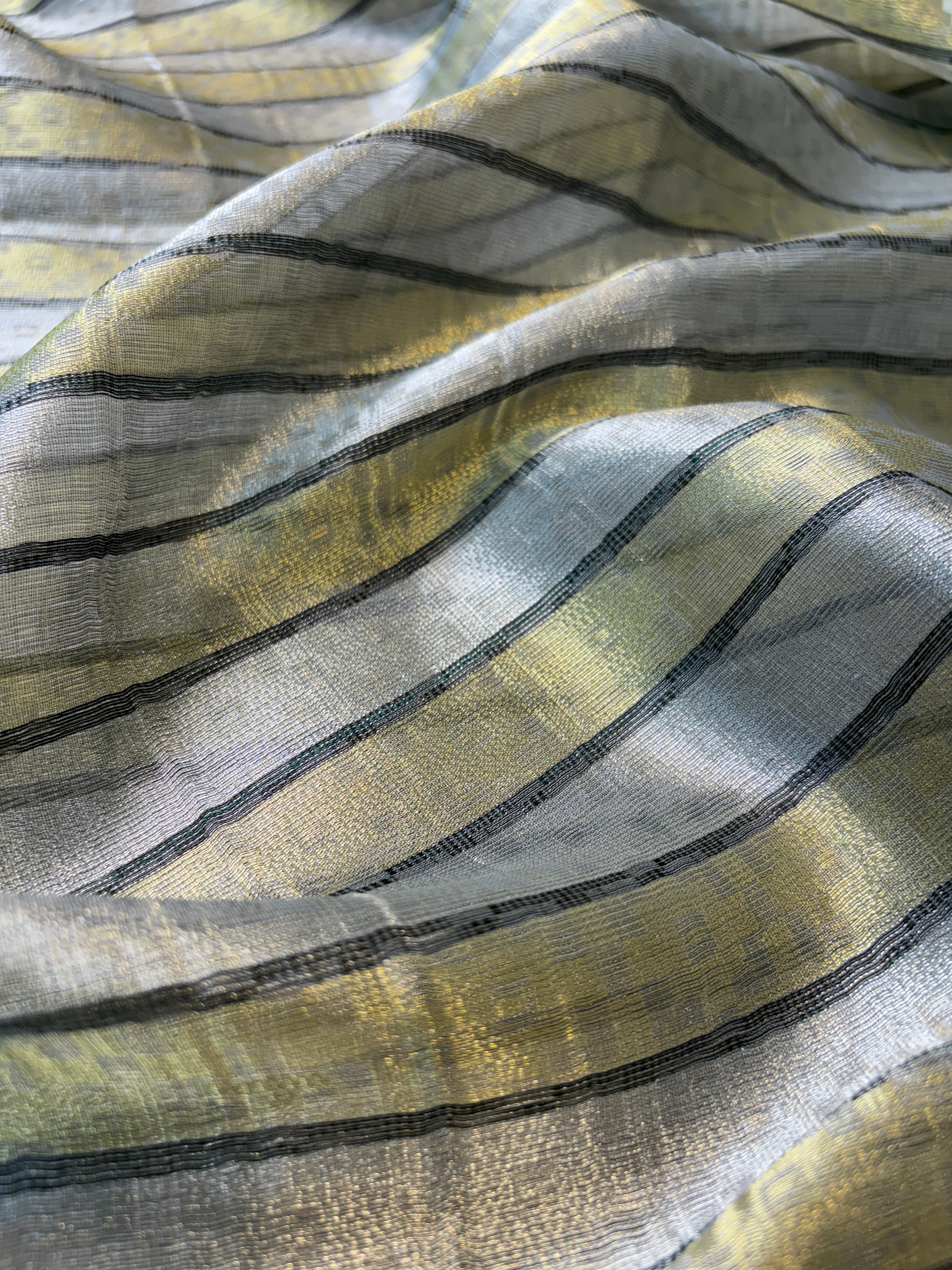 Contrast Banarasi Fancy Tissue Silk Saree