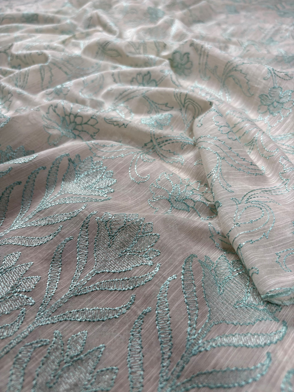 White Banarasi Lilen Suit