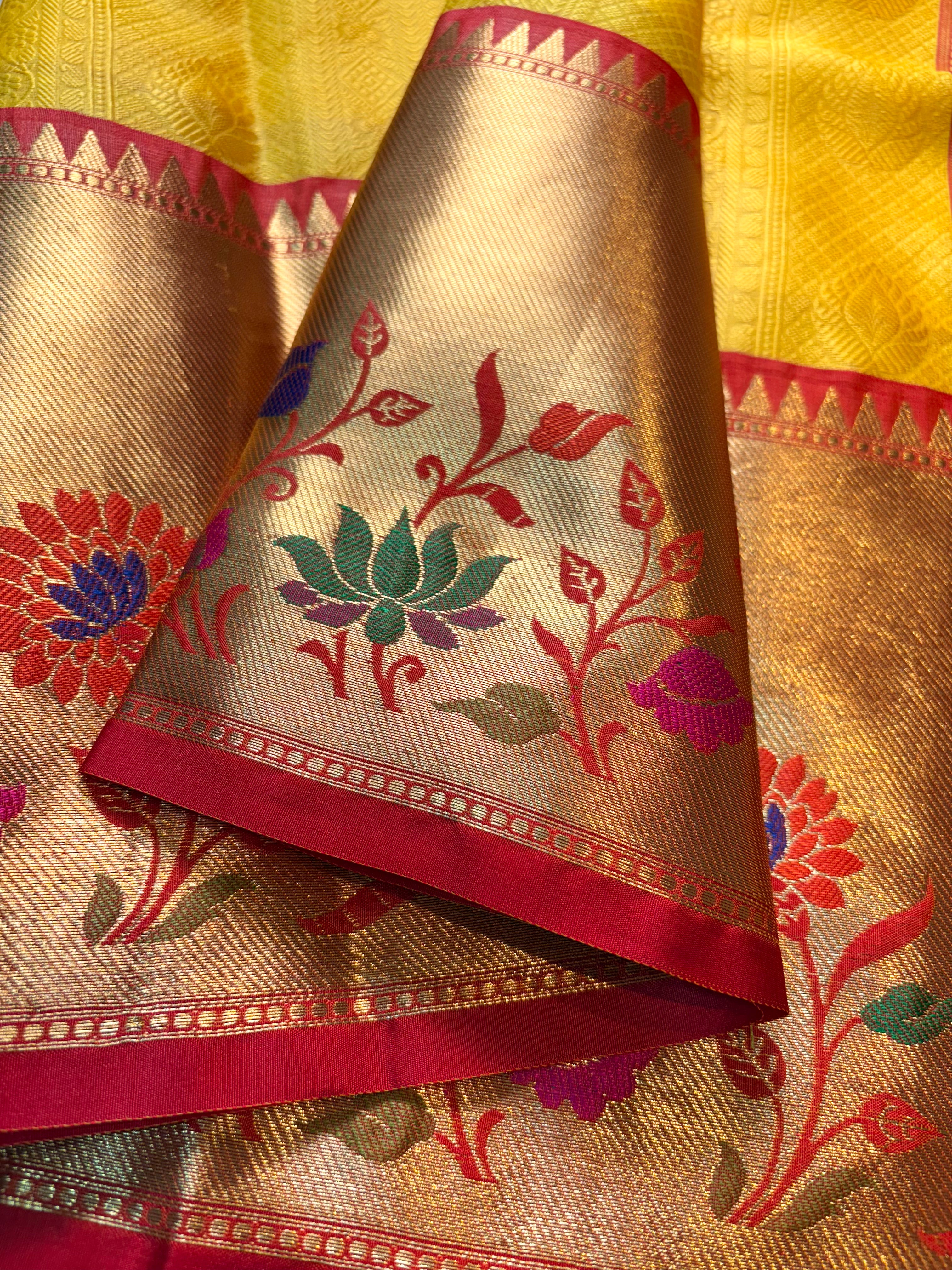 Contrast Banarasi Fancy Katan Tanchui Meena Saree