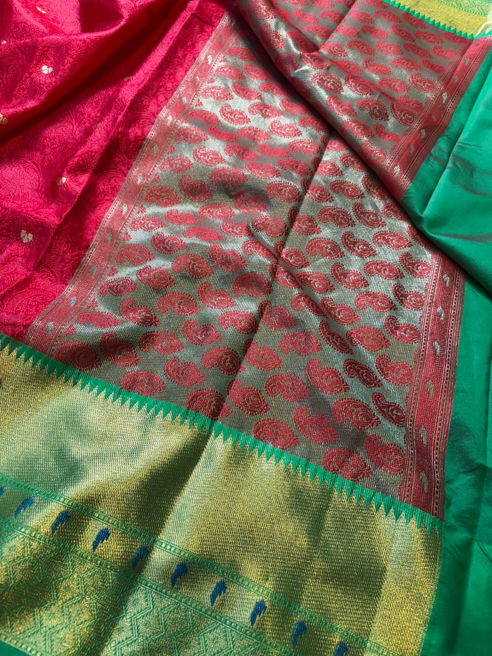 Contrast Banarasi Fancy Katan Tanchui Meena Saree