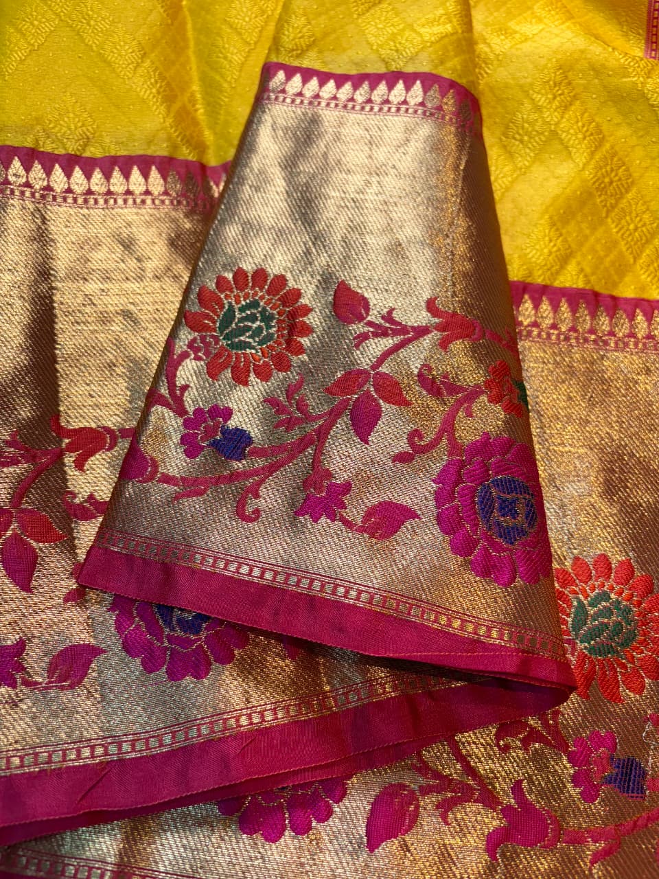 Contrast Banarasi Fancy Katan Tanchui Meena Saree.