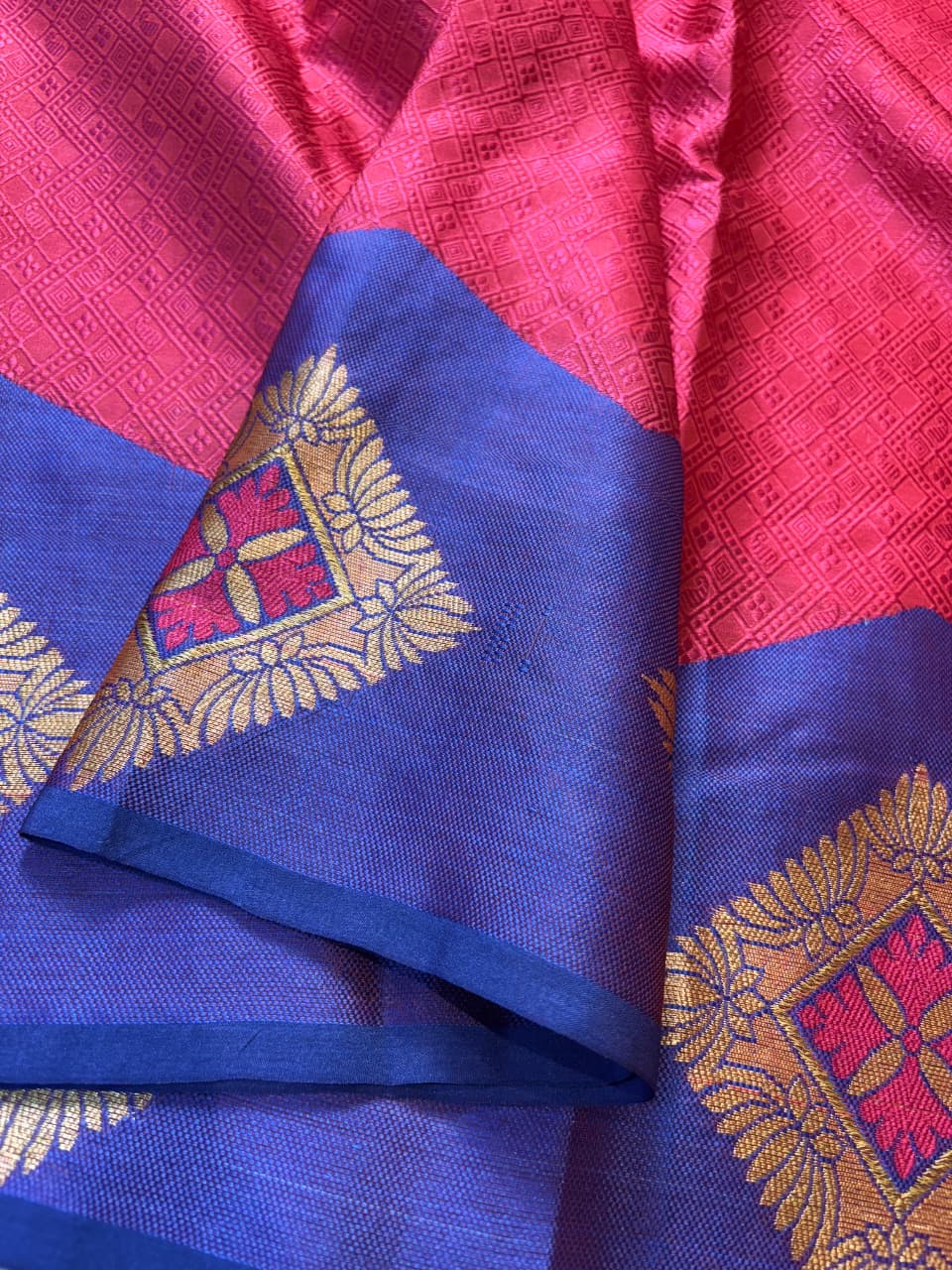 Contrast Banarasi Fancy Katan Tanchui Meena Saree