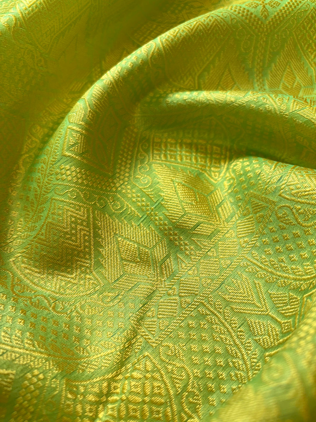 Contrast Banarasi Fancy Katan Tanchui Meena Saree