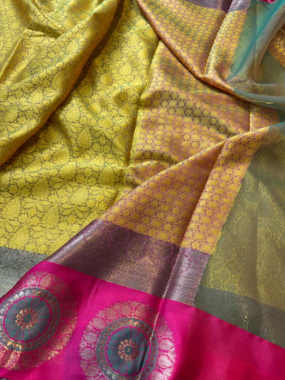 Contrast Banarasi Fancy Katan Tanchui Silk Saree