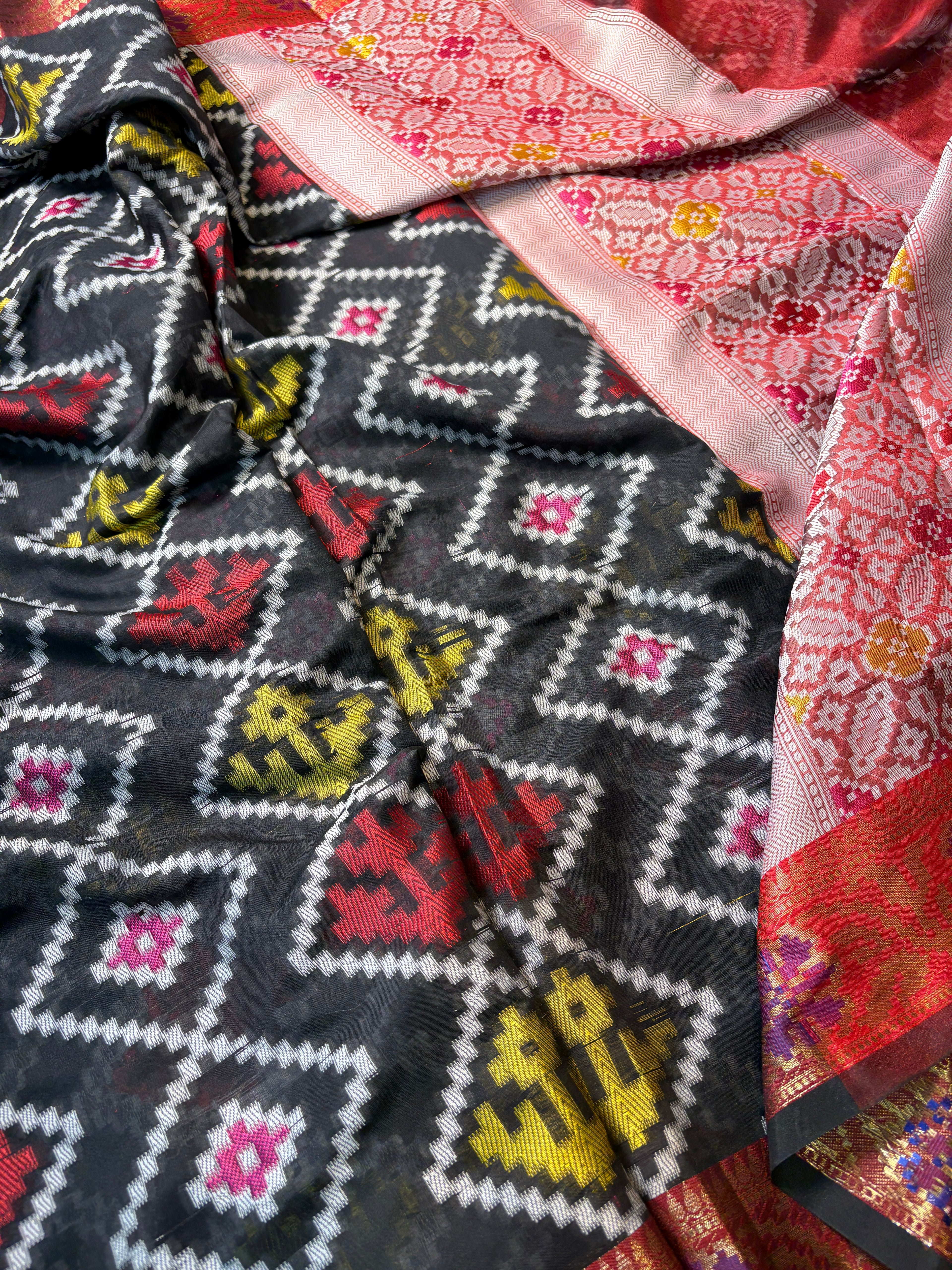 Contrast Banarasi Fancy Mesrise Meena Silk Saree