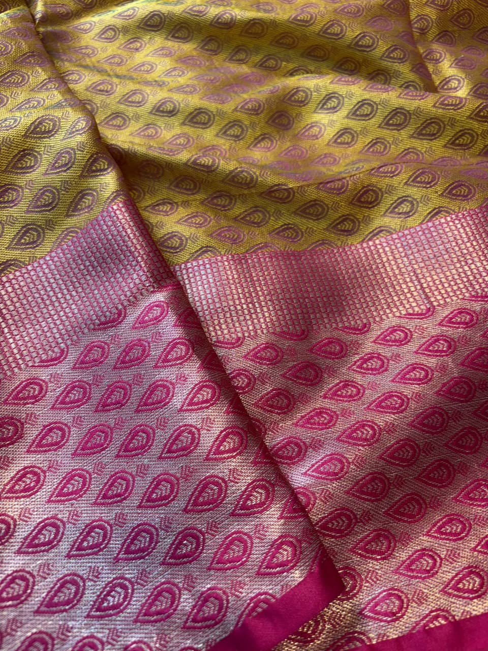 Contrast Banarasi Fancy Katan Tanchui Silk Saree