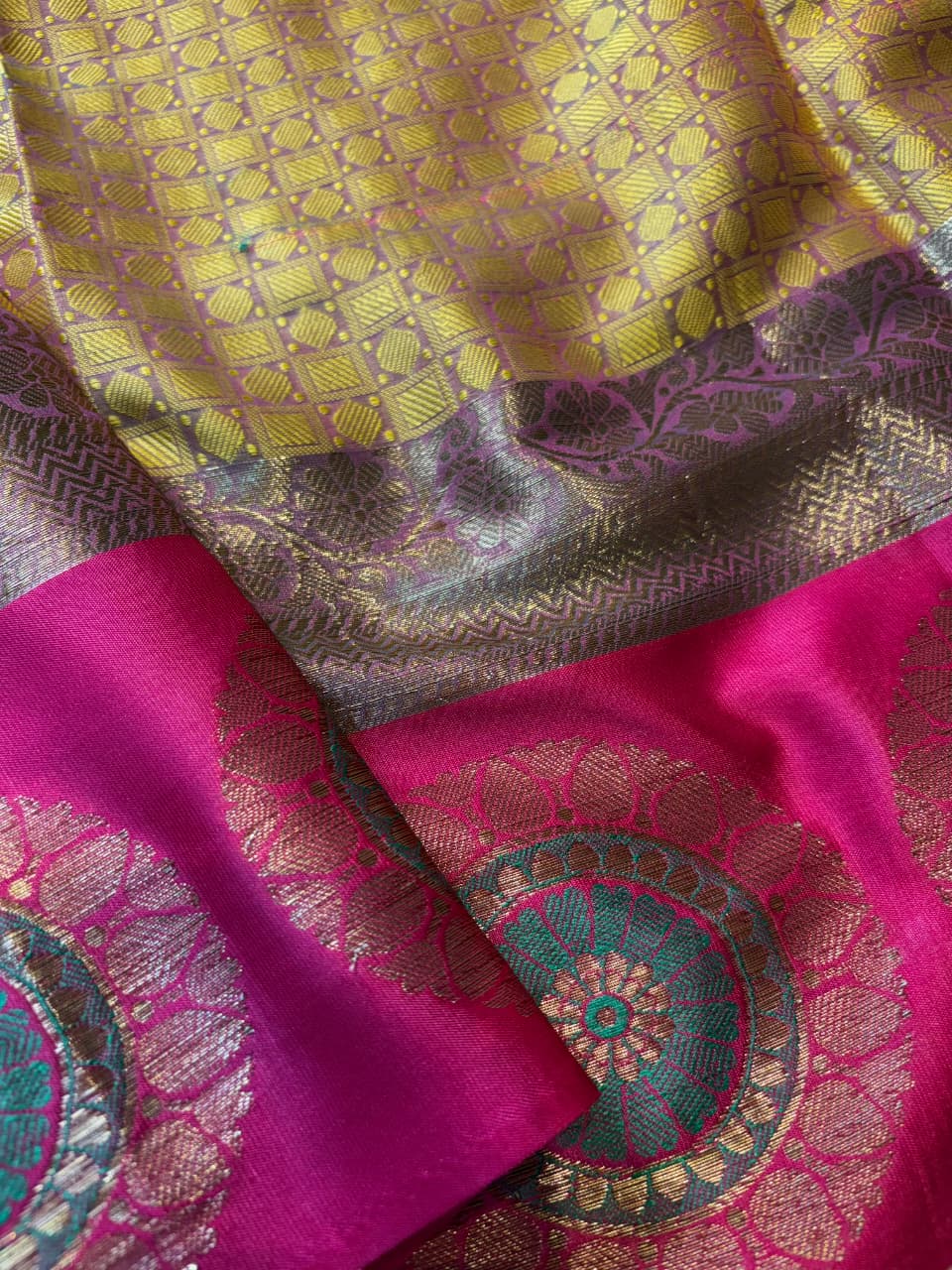 Contrast Banarasi Fancy Katan Tanchui Silk Saree