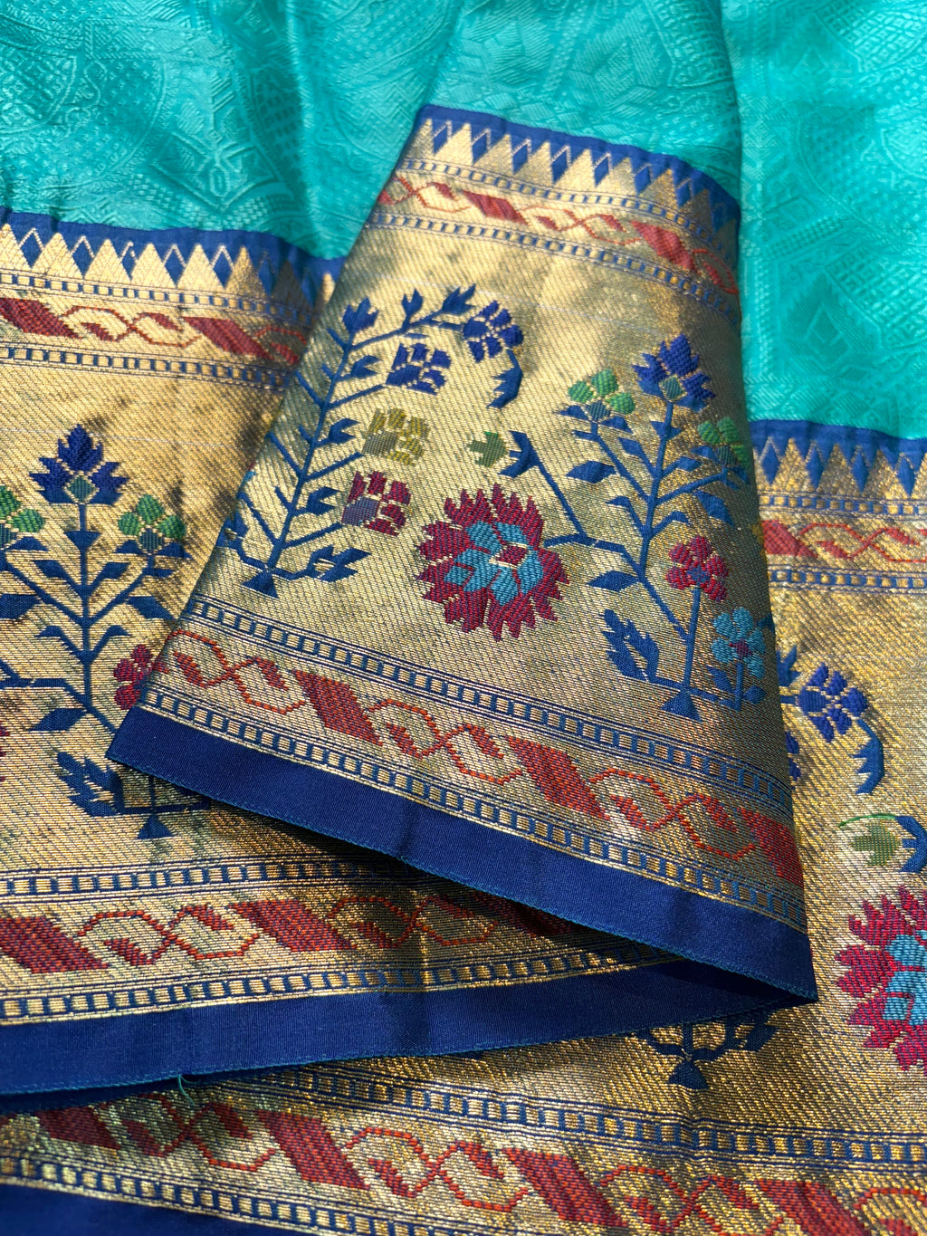 Contrast Banarasi Fancy Katan Tanchui Meena Saree