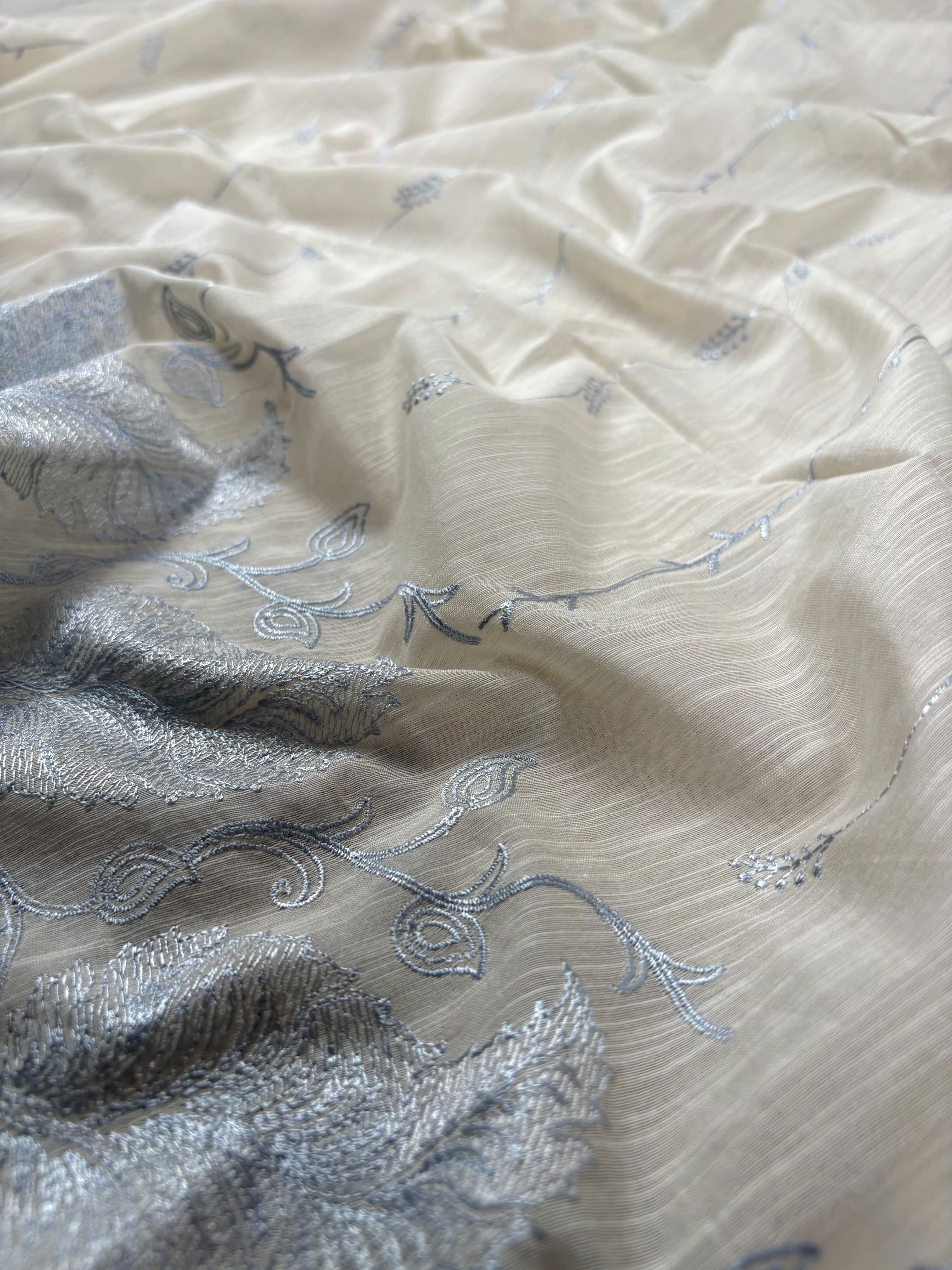 Off White Banarasi Lilen Suit