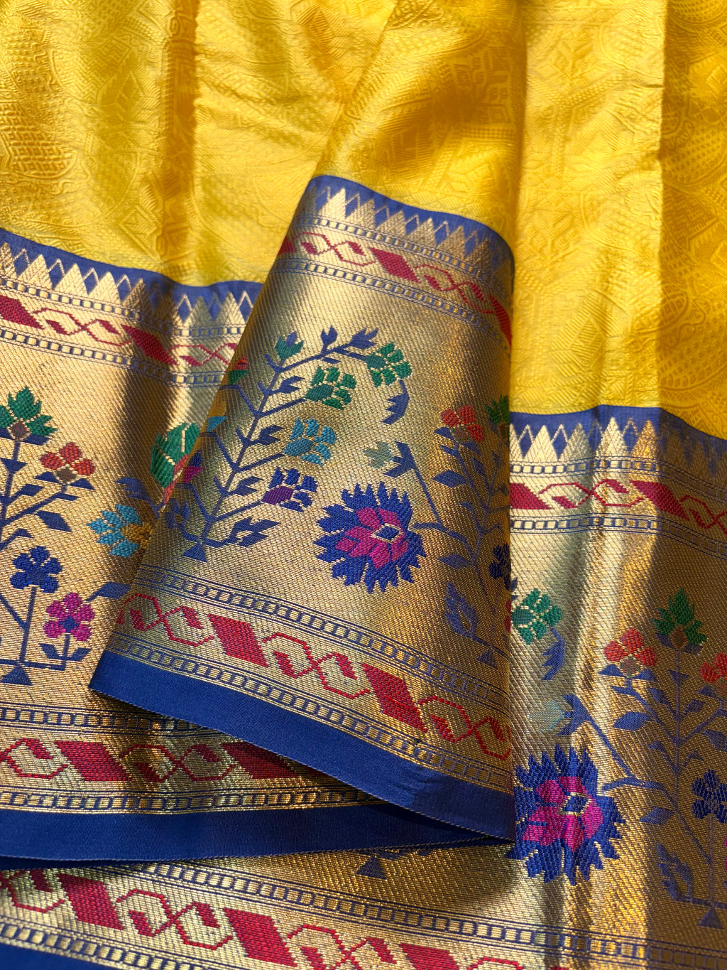 Contrast Banarasi Fancy Katan Tanchui Meena Saree