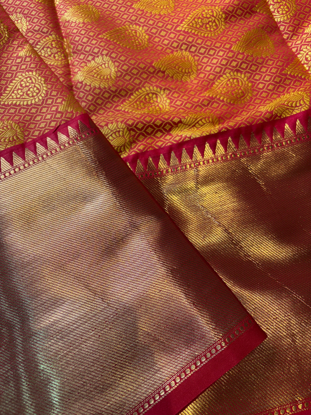 Contrast Banarasi Fancy Katan Tanchui Meena Saree