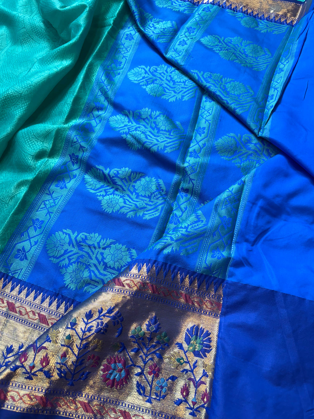 Contrast Banarasi Fancy Katan Tanchui Meena Saree