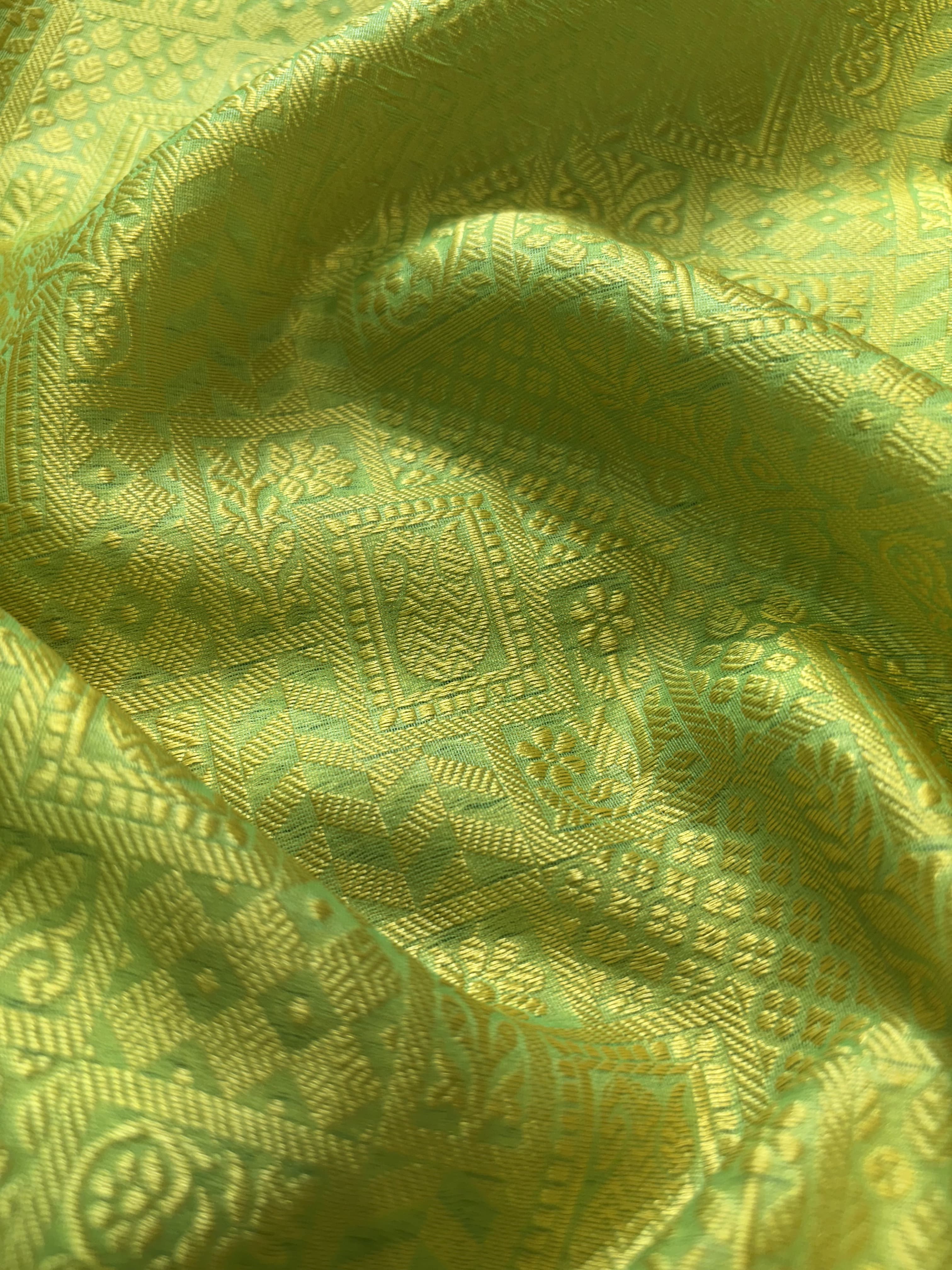 Contrast Banarasi Fancy Katan Tanchui Meena Saree