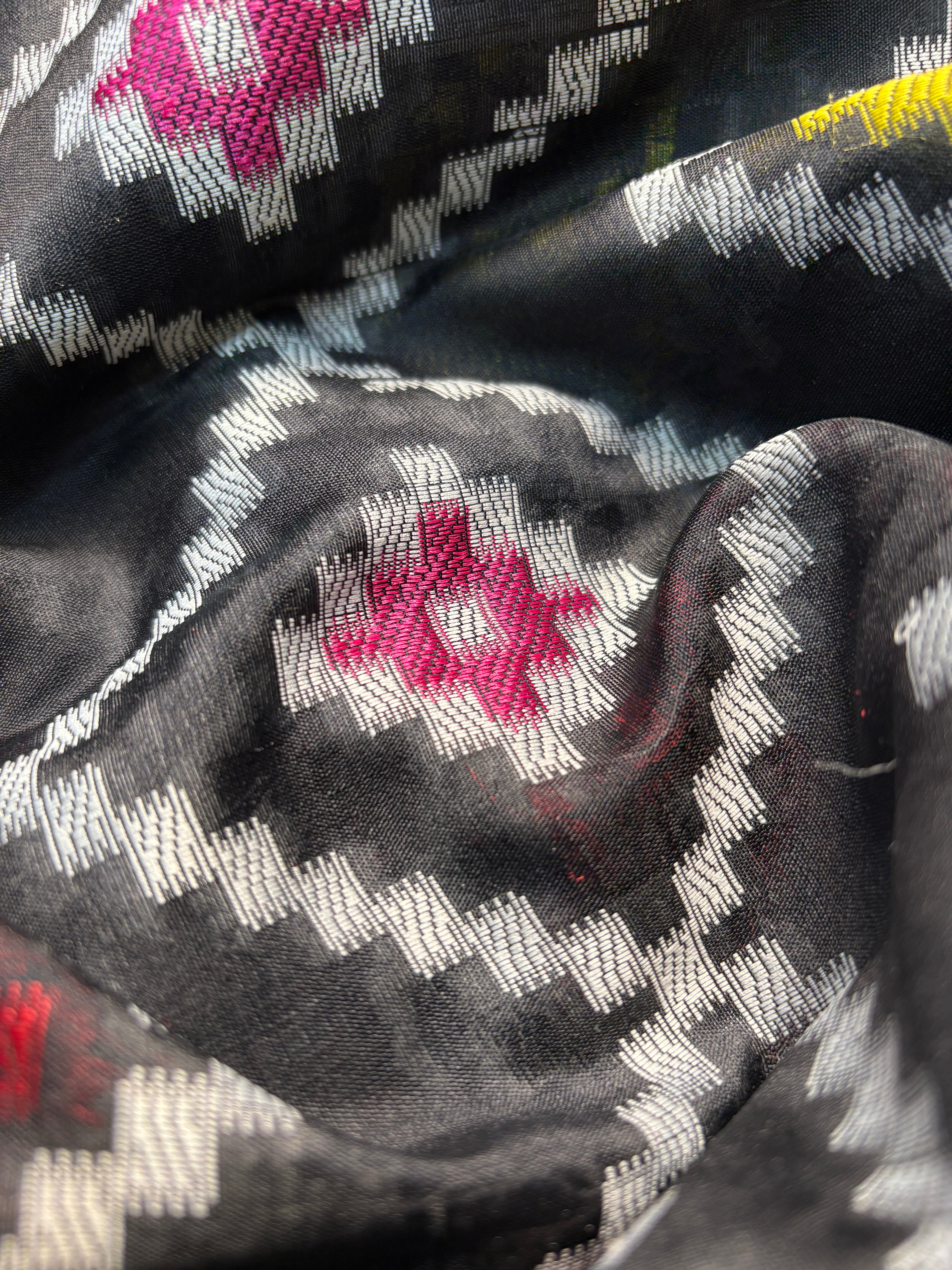 Contrast Banarasi Fancy Mesrise Meena Silk Saree