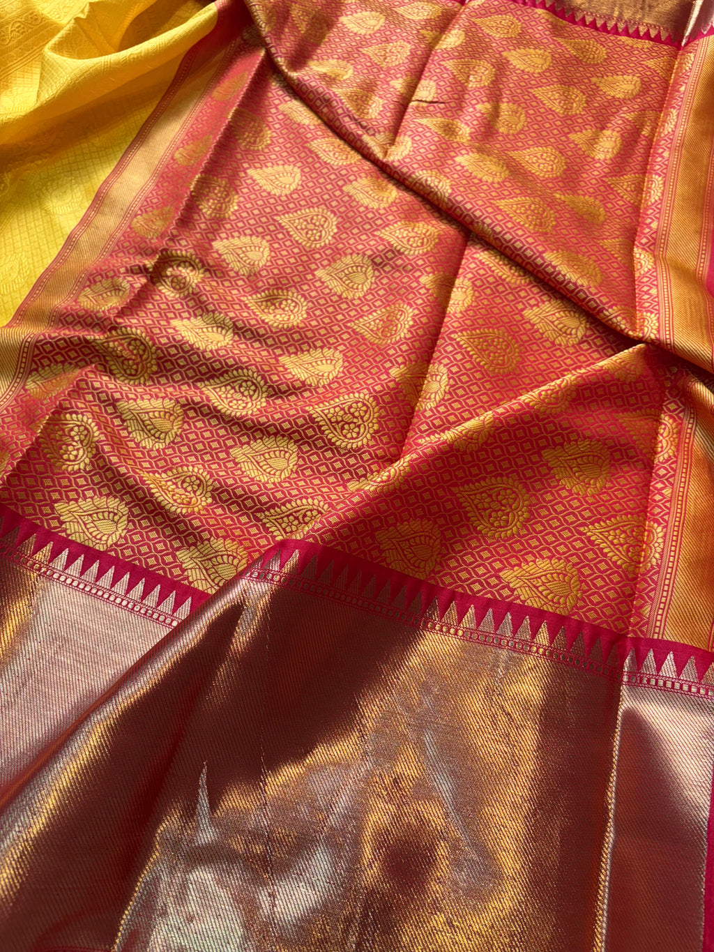 Contrast Banarasi Fancy Katan Tanchui Meena Saree