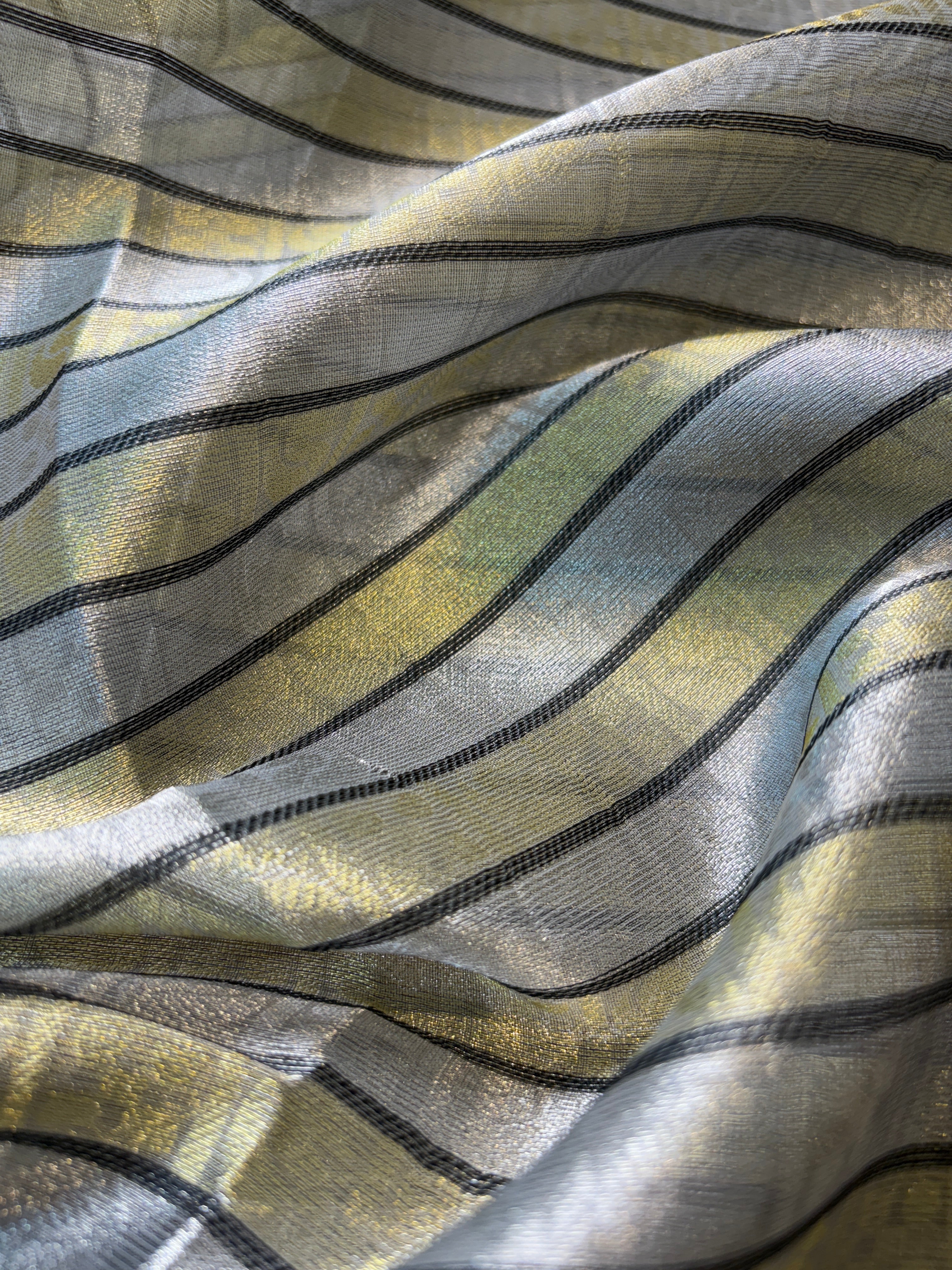 Contrast Banarasi Fancy Tissue Silk Saree