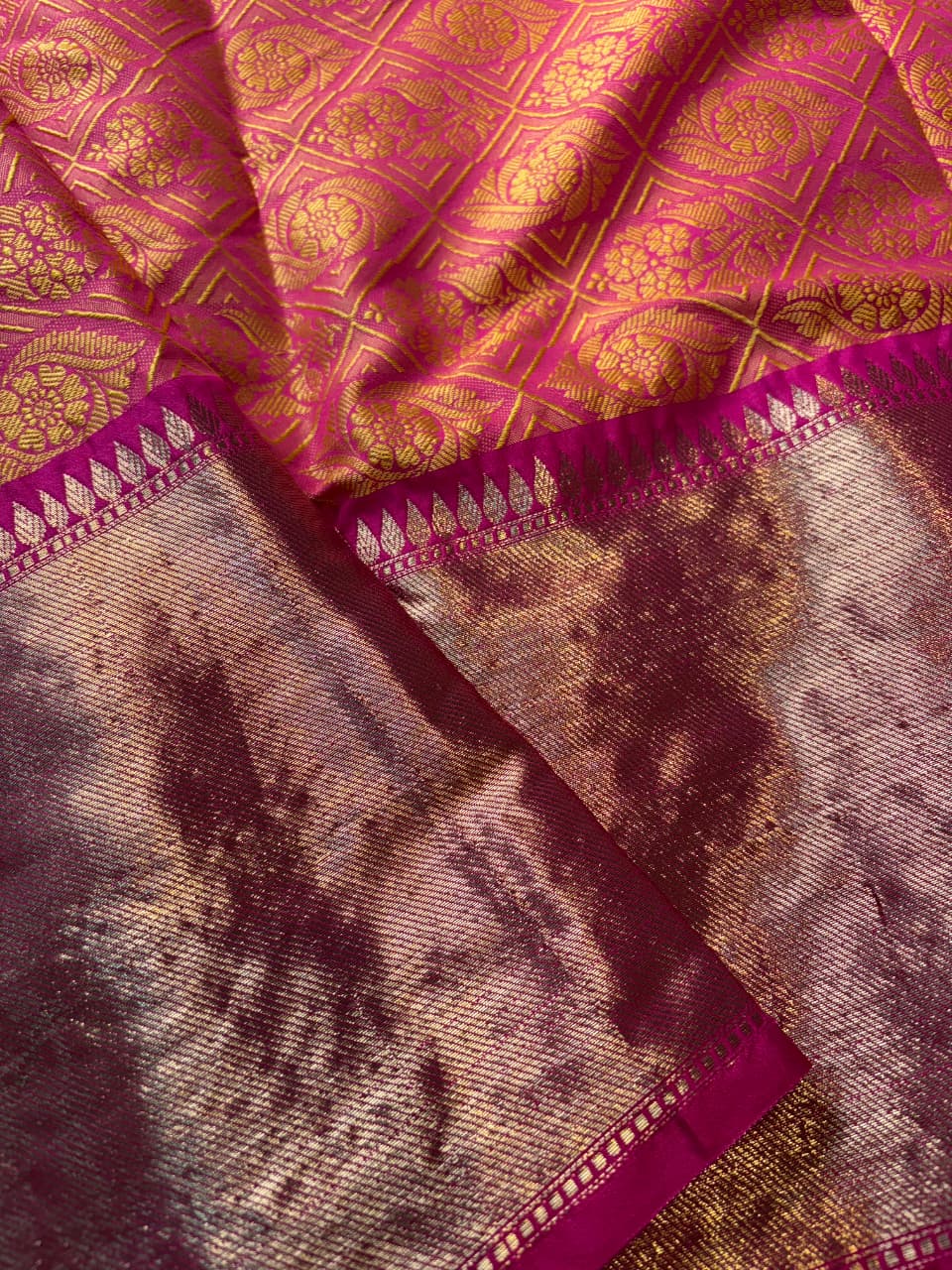 Contrast Banarasi Fancy Katan Tanchui Meena Saree.