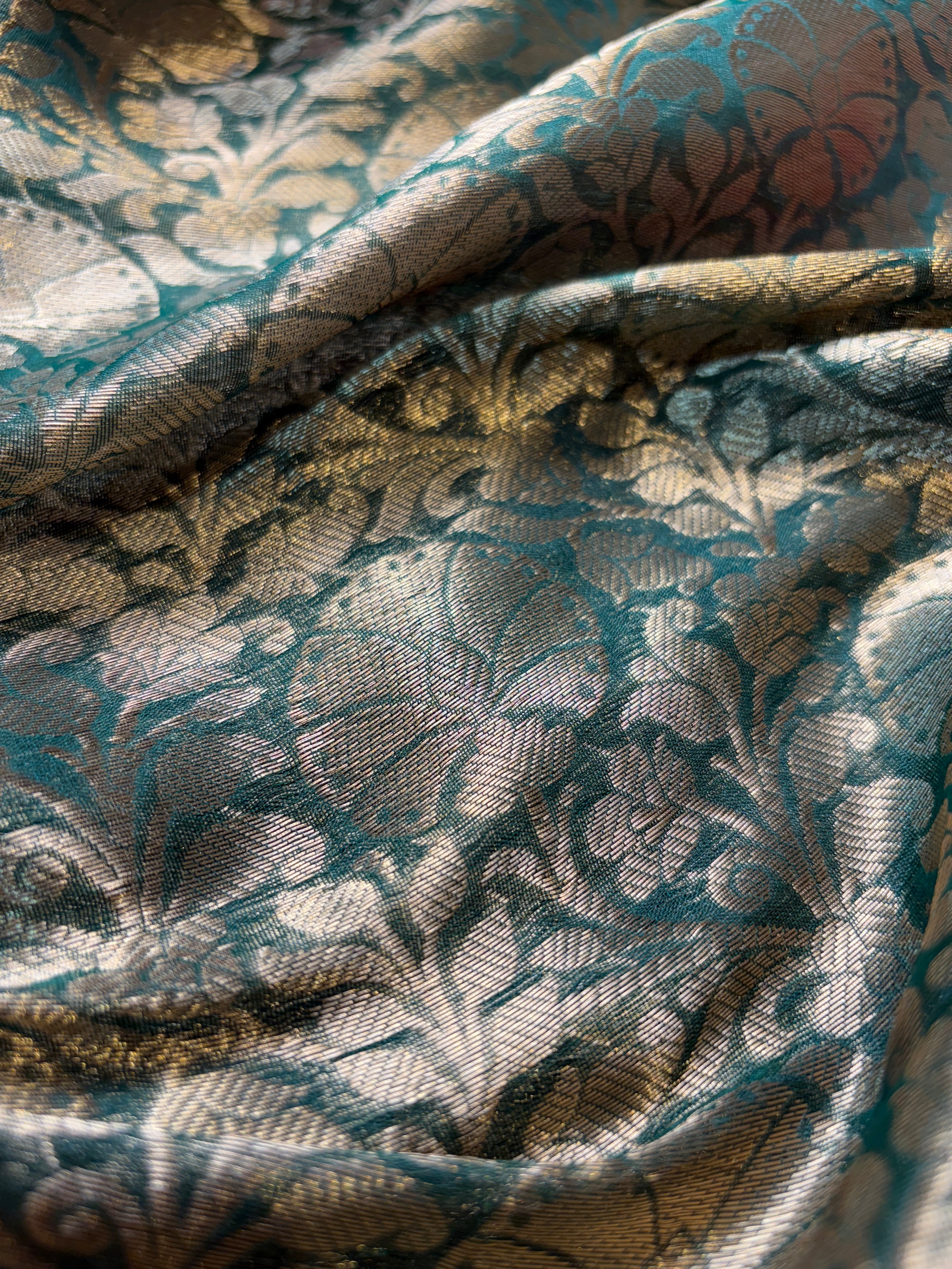 Contrast Banarasi Fancy Katan Brocade Silk Saree