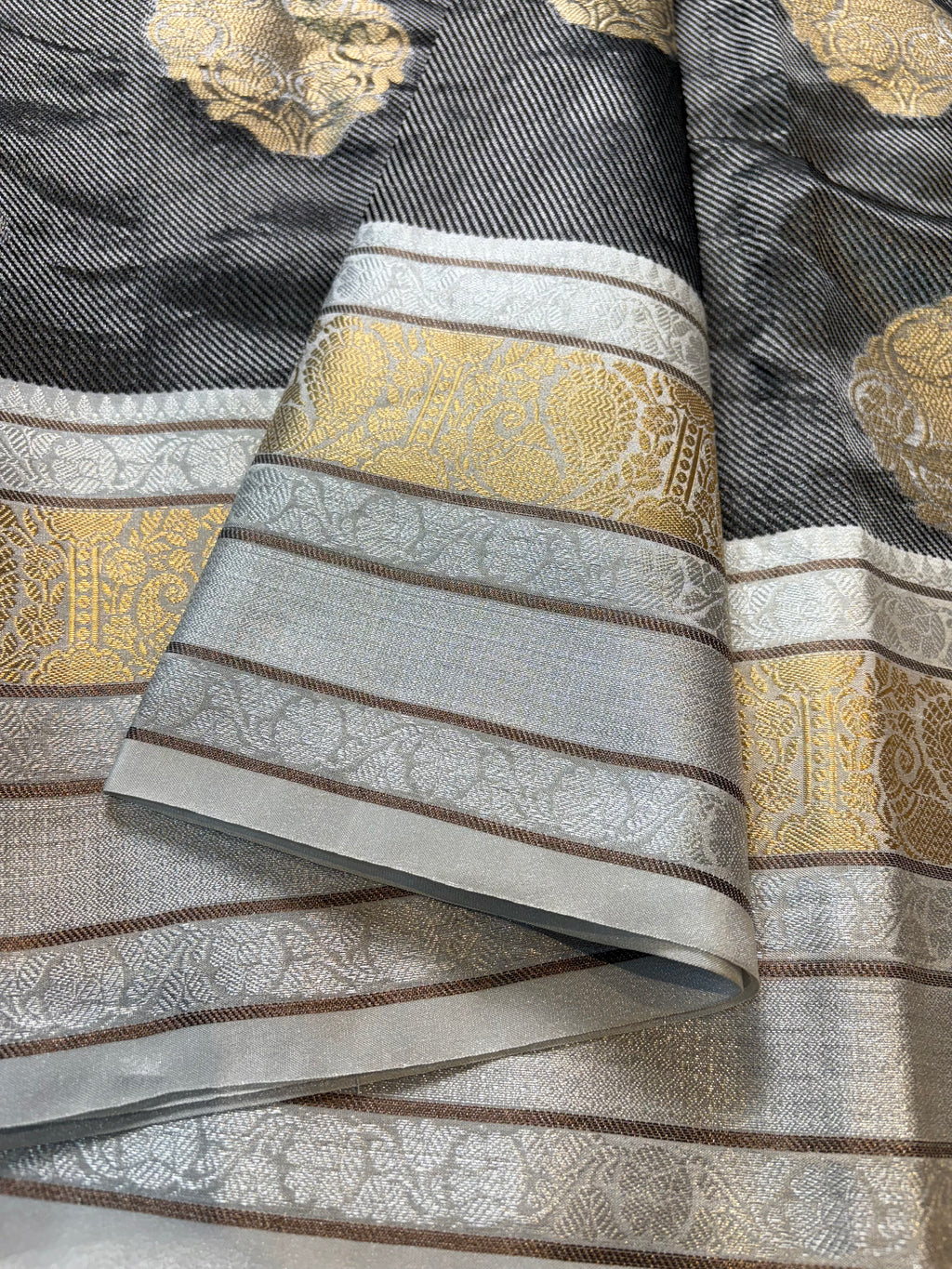 Contrast Banarasi Fancy Katan Tissue Saree