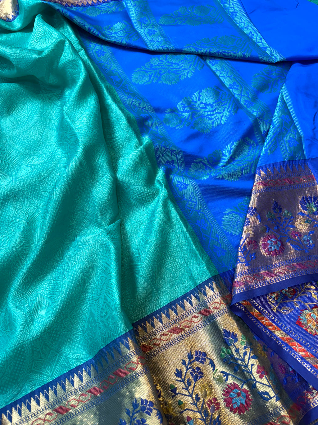 Contrast Banarasi Fancy Katan Tanchui Meena Saree