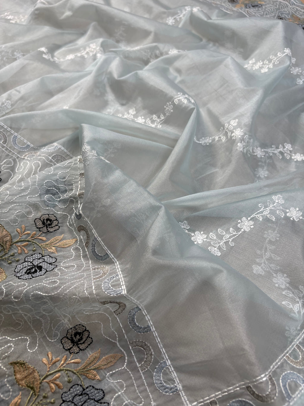 White Banarasi Pure Mul-Mul Suit