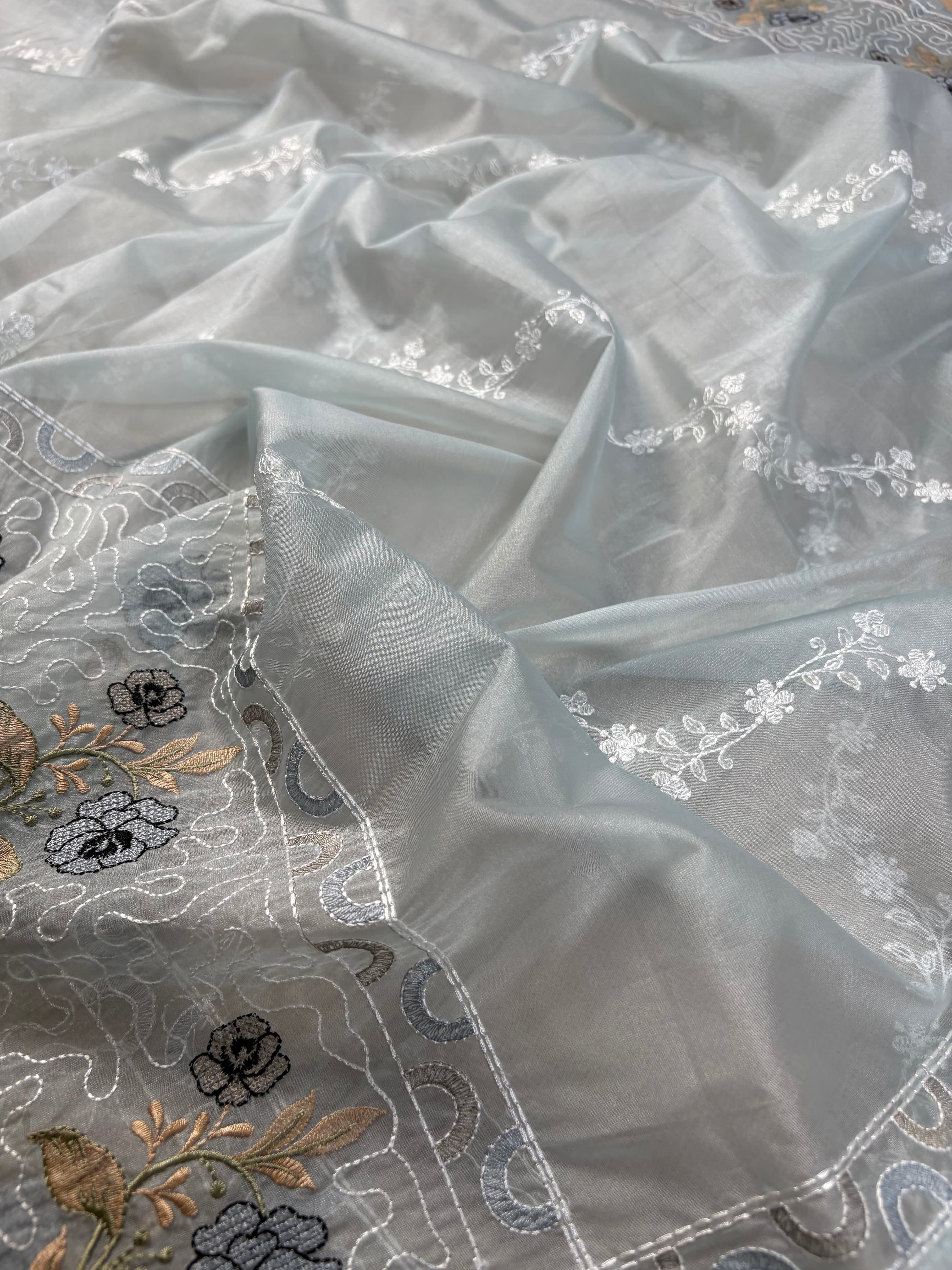 White Banarasi Pure Mul-Mul Suit