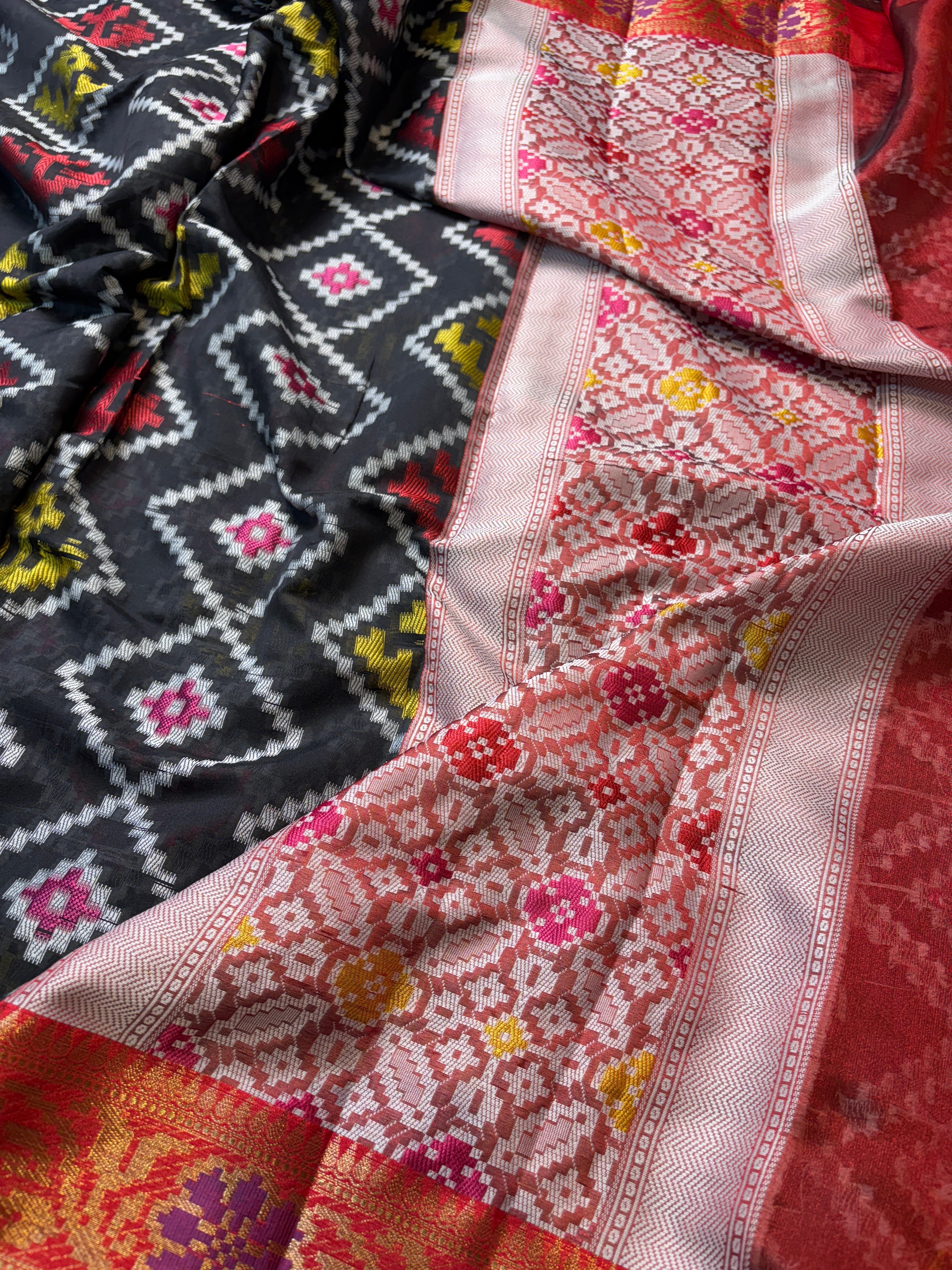 Contrast Banarasi Fancy Mesrise Meena Silk Saree