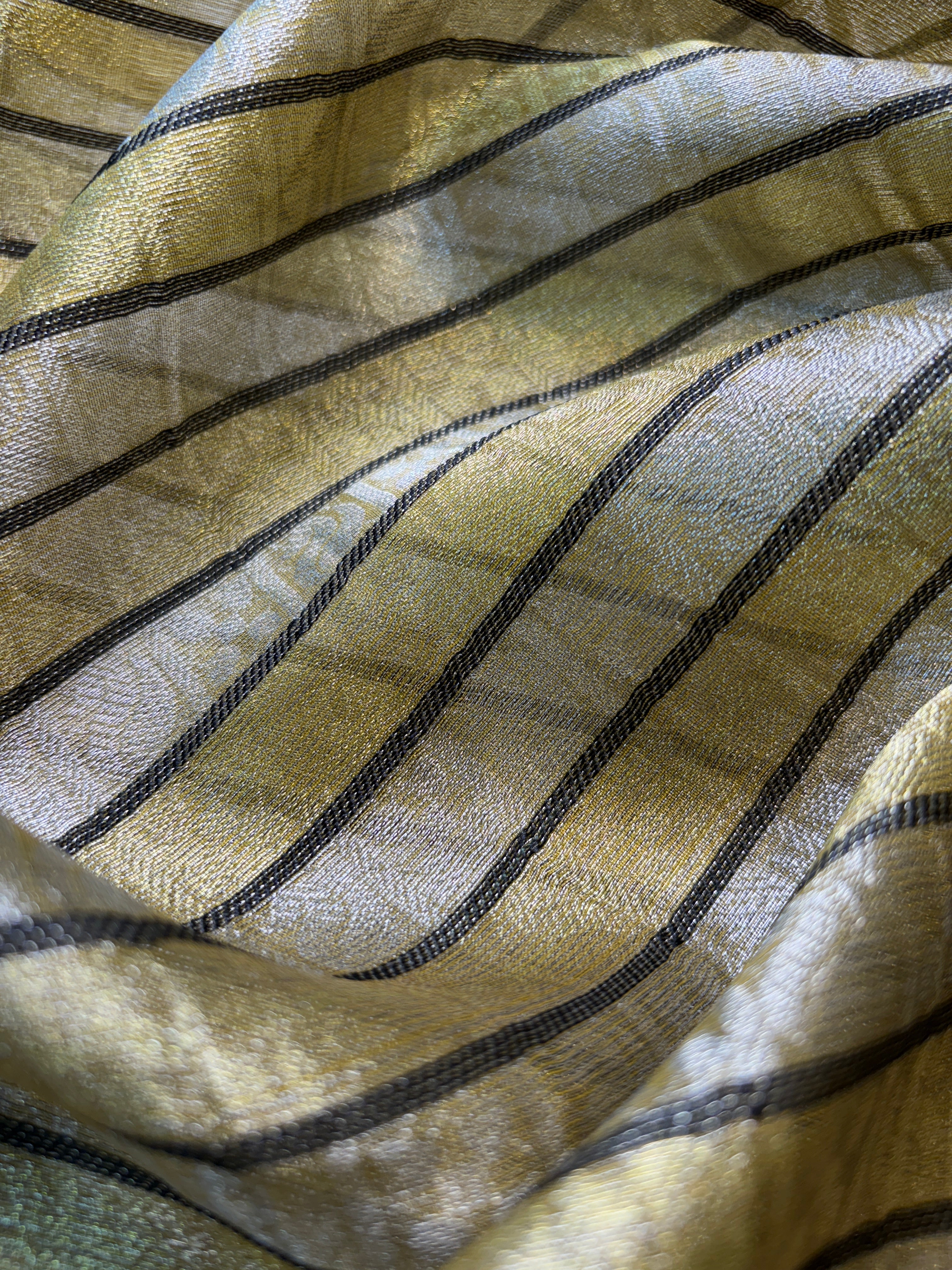 Contrast Banarasi Fancy Tissue Silk Saree