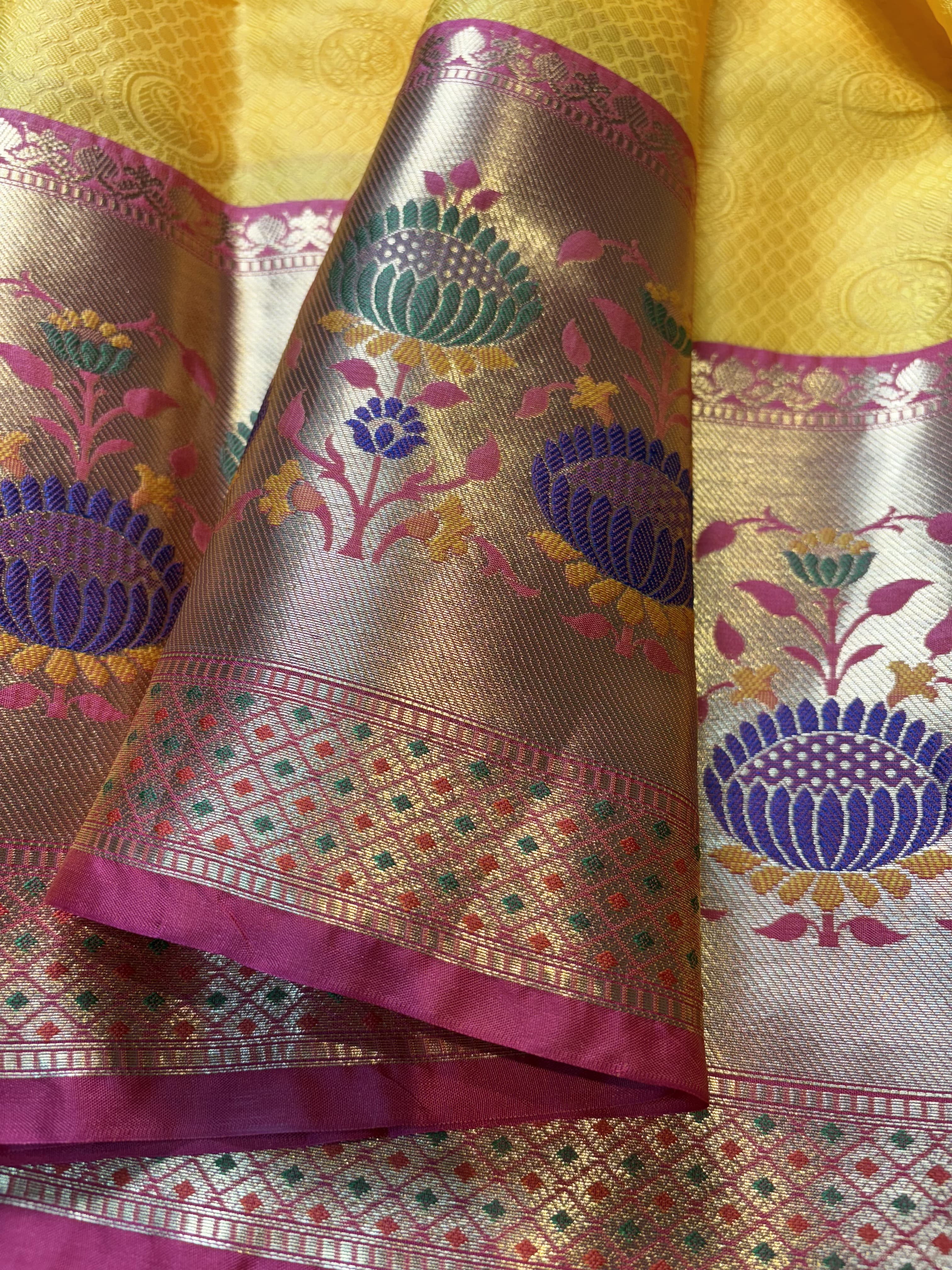 Contrast Banarasi Fancy Katan Tanchui Meena Saree