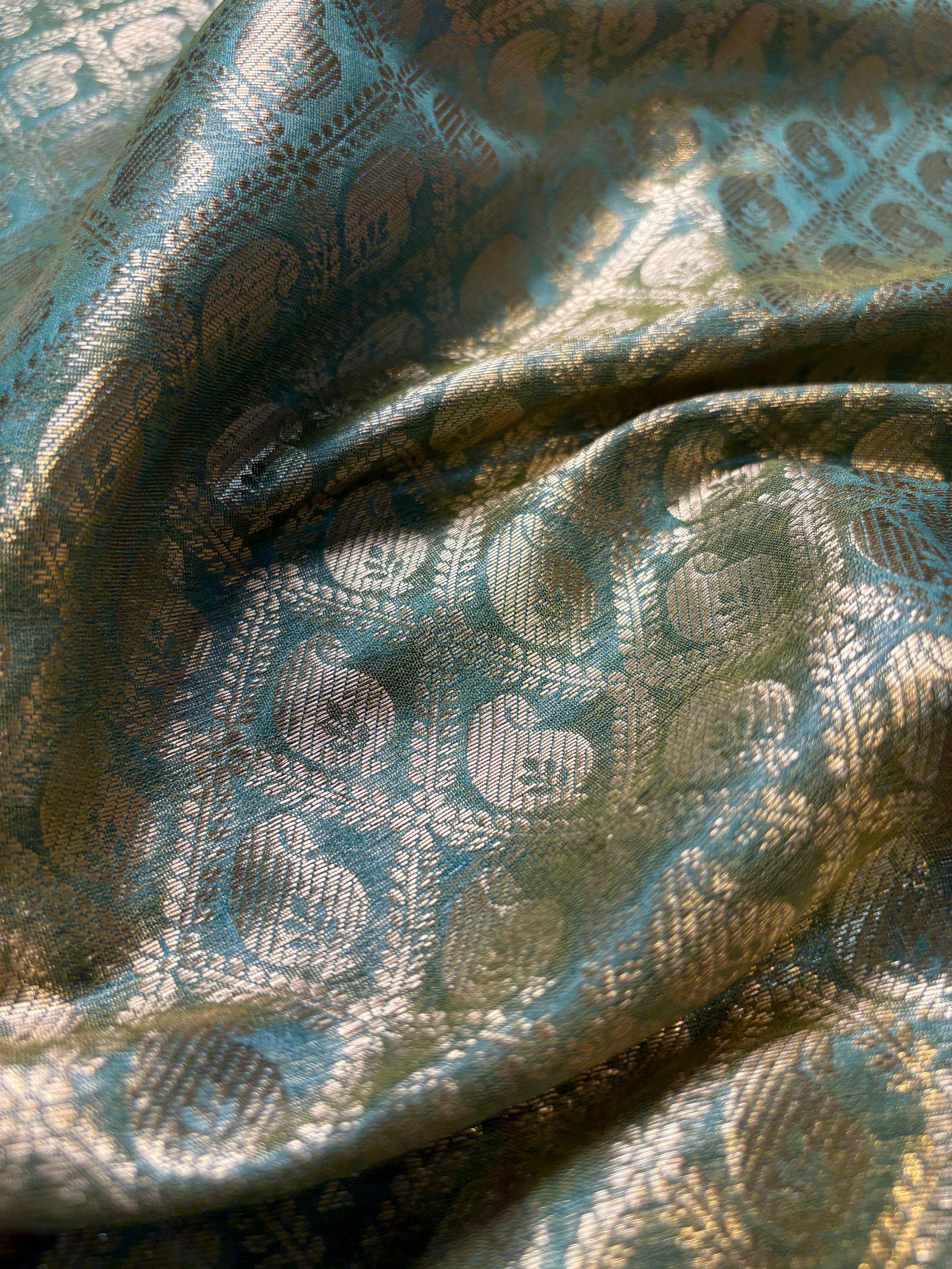 Contrast Banarasi Fancy Katan Brocade Silk Saree