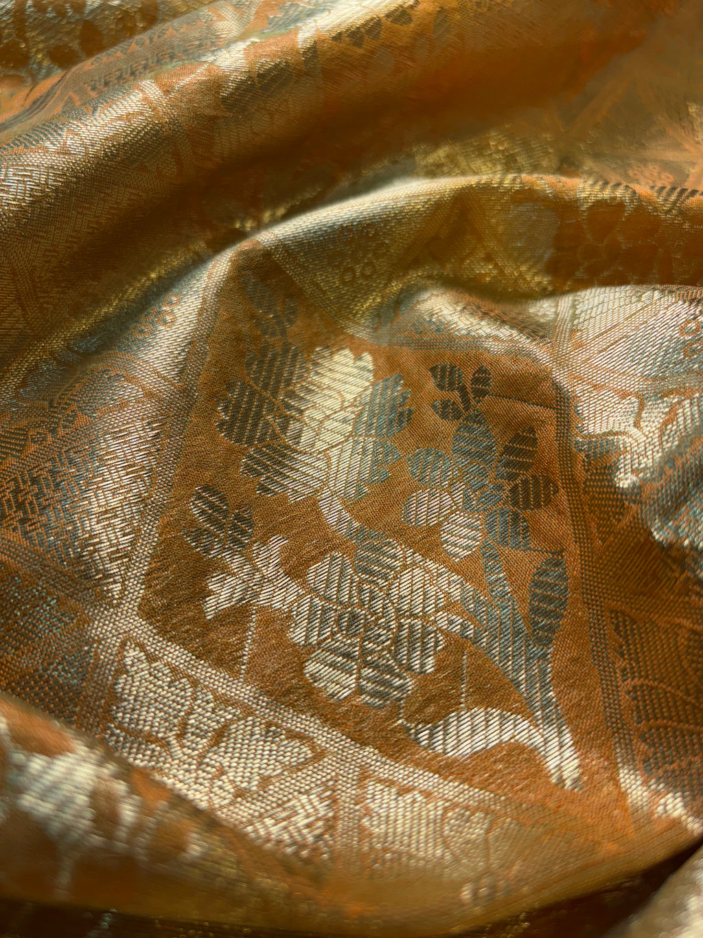 Contrast Banarasi Fancy Katan Tissue Meena Silk Saree